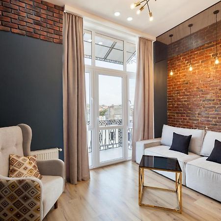 Leogrand Apartments On Khmelnytskoho 11 Lwów Zewnętrze zdjęcie