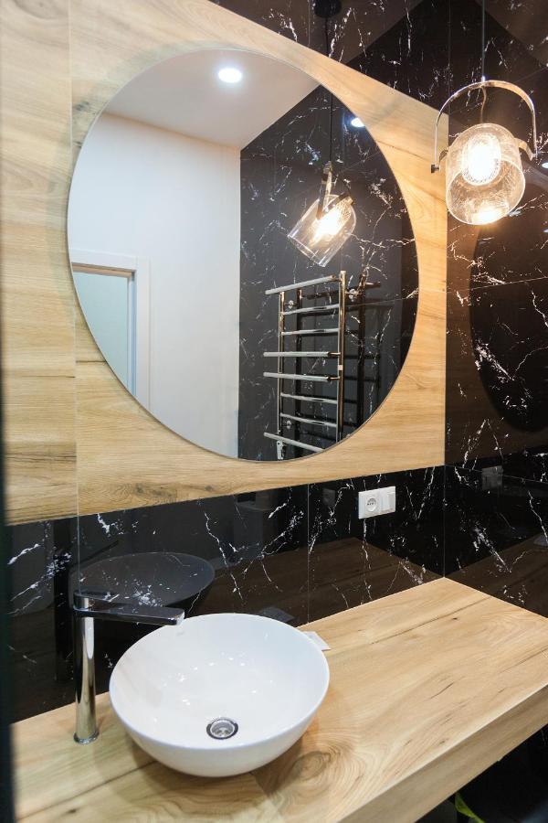Leogrand Apartments On Khmelnytskoho 11 Lwów Zewnętrze zdjęcie