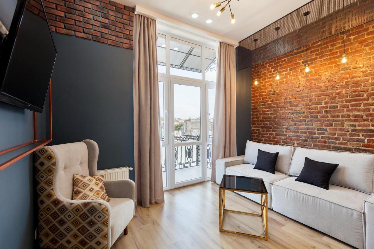 Leogrand Apartments On Khmelnytskoho 11 Lwów Zewnętrze zdjęcie